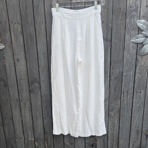 Abercrombie & Fitch White Pans